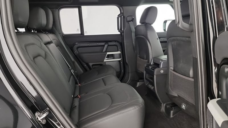 Land Rover Defender 2023