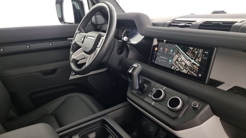 Land Rover Defender 2023