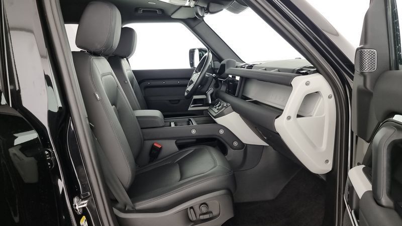 Land Rover Defender 2023