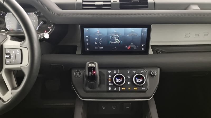 Land Rover Defender 2023