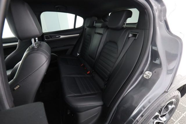 Alfa Romeo Stelvio 2023