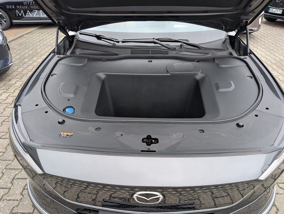 Mazda 6e 2025