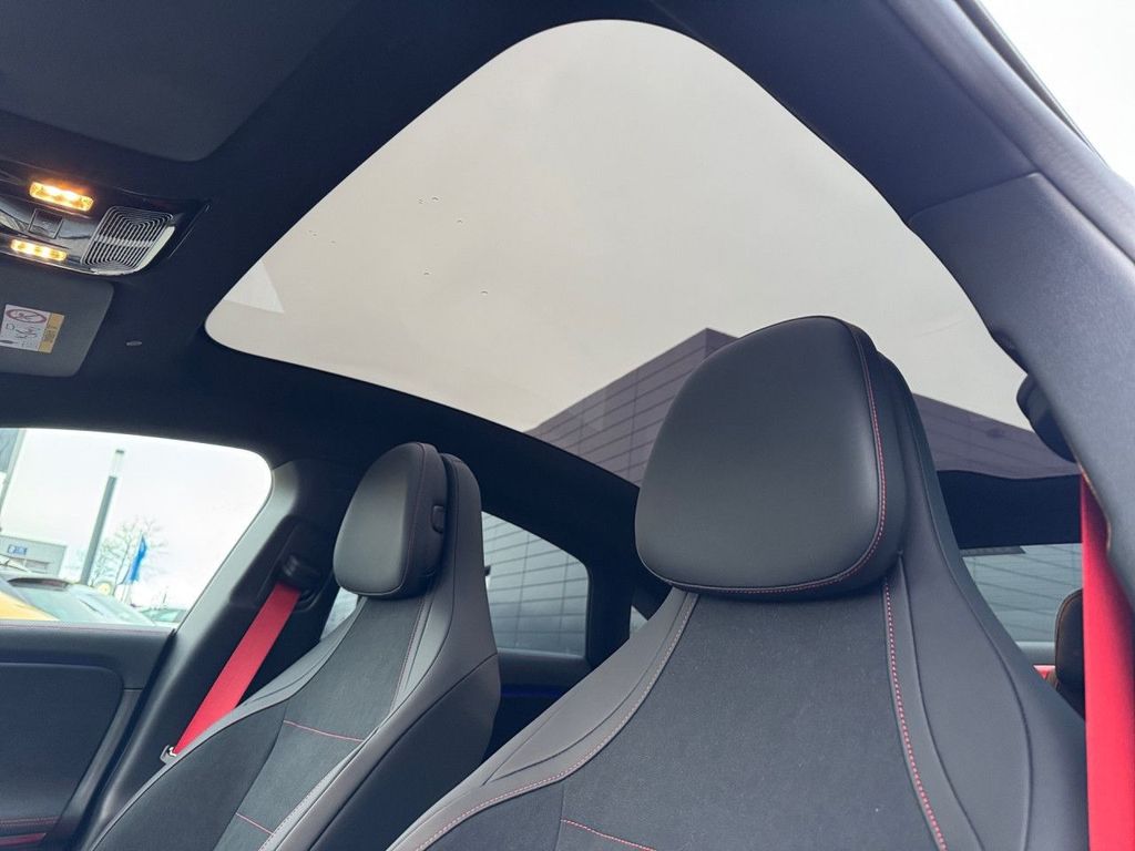 Mercedes-Benz CLA 350 2025