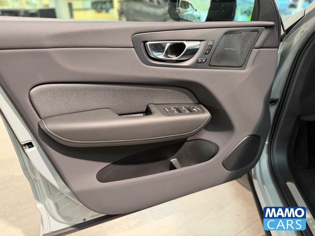 Volvo XC60 2025