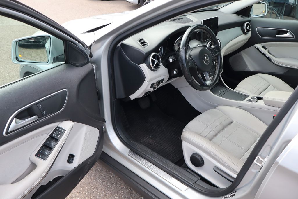 Mercedes-Benz GLA 250 2015