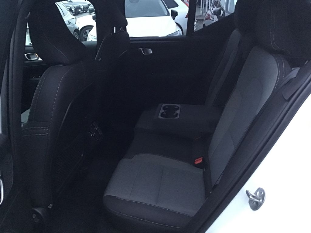 Volvo XC40 2025