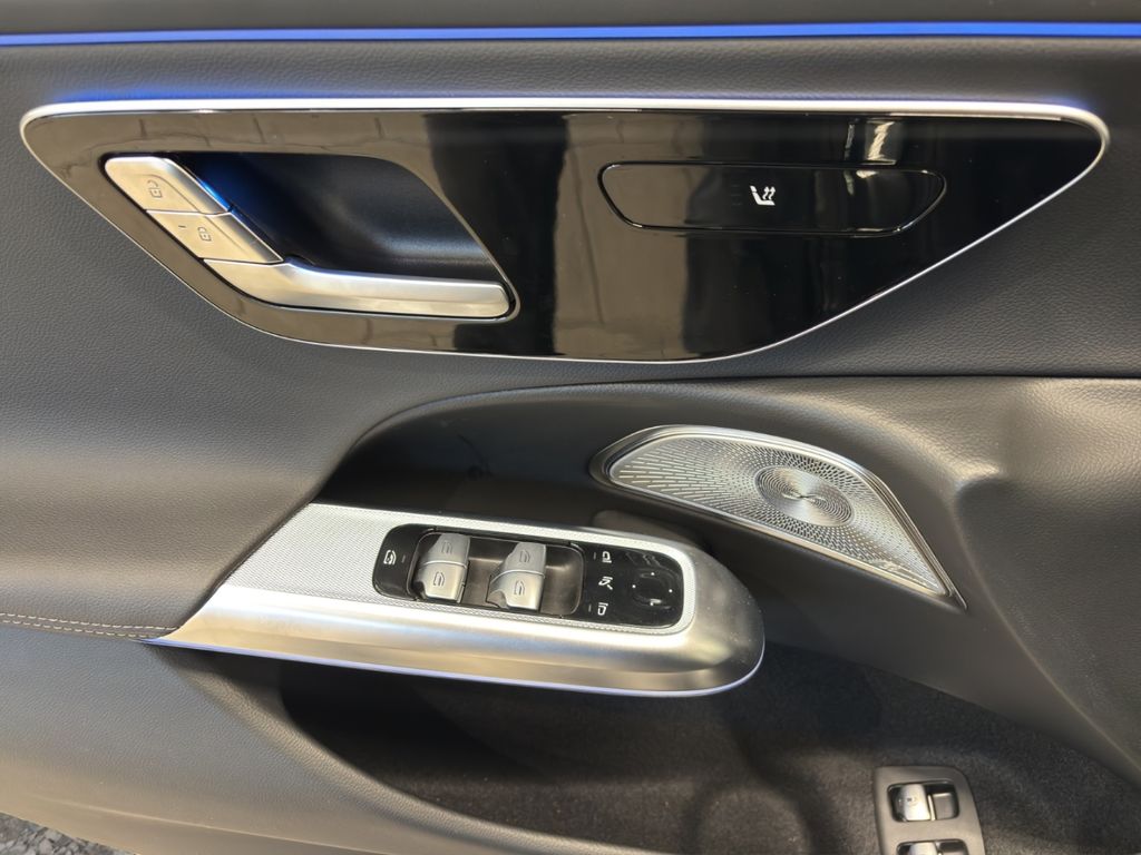 Mercedes-Benz E 300 2025