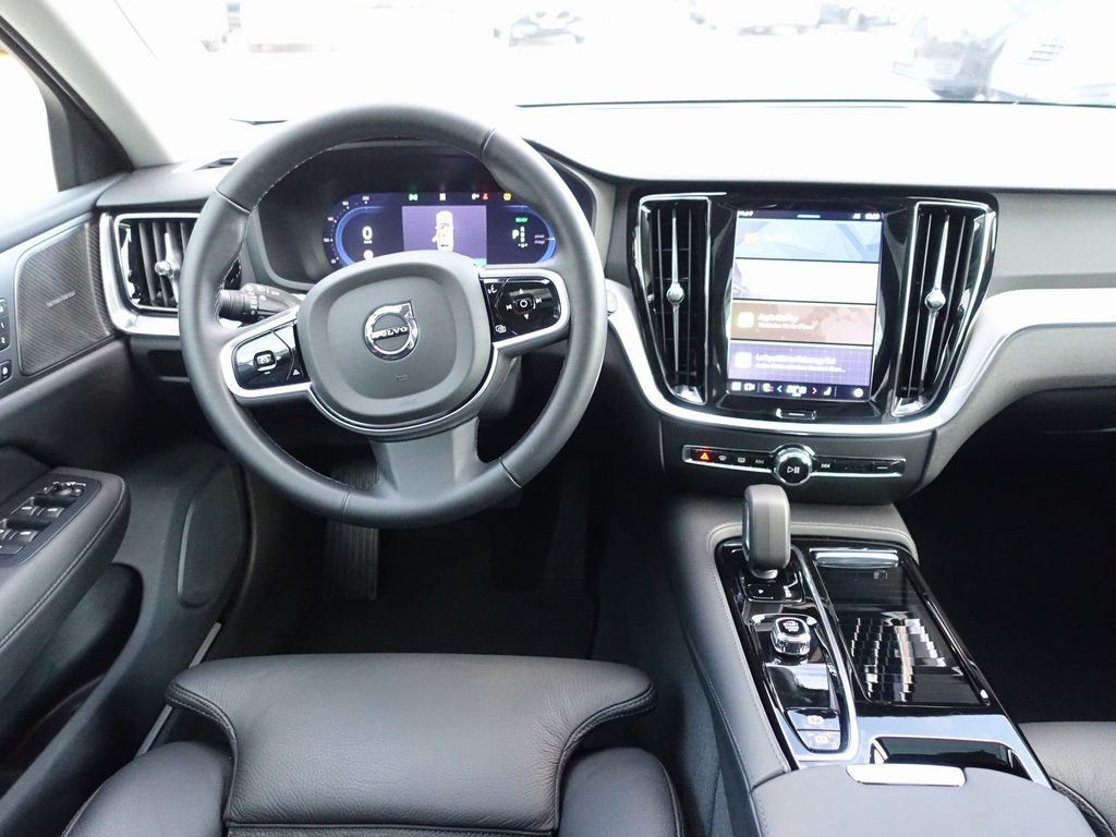 Volvo V60 2025