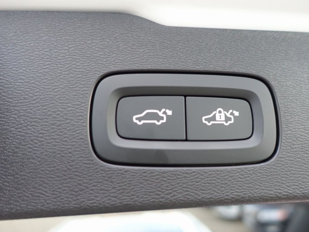 Volvo V60 2025