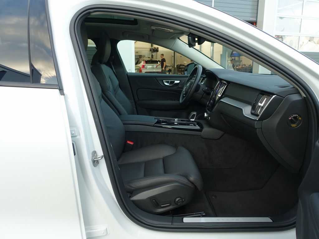 Volvo V60 2025