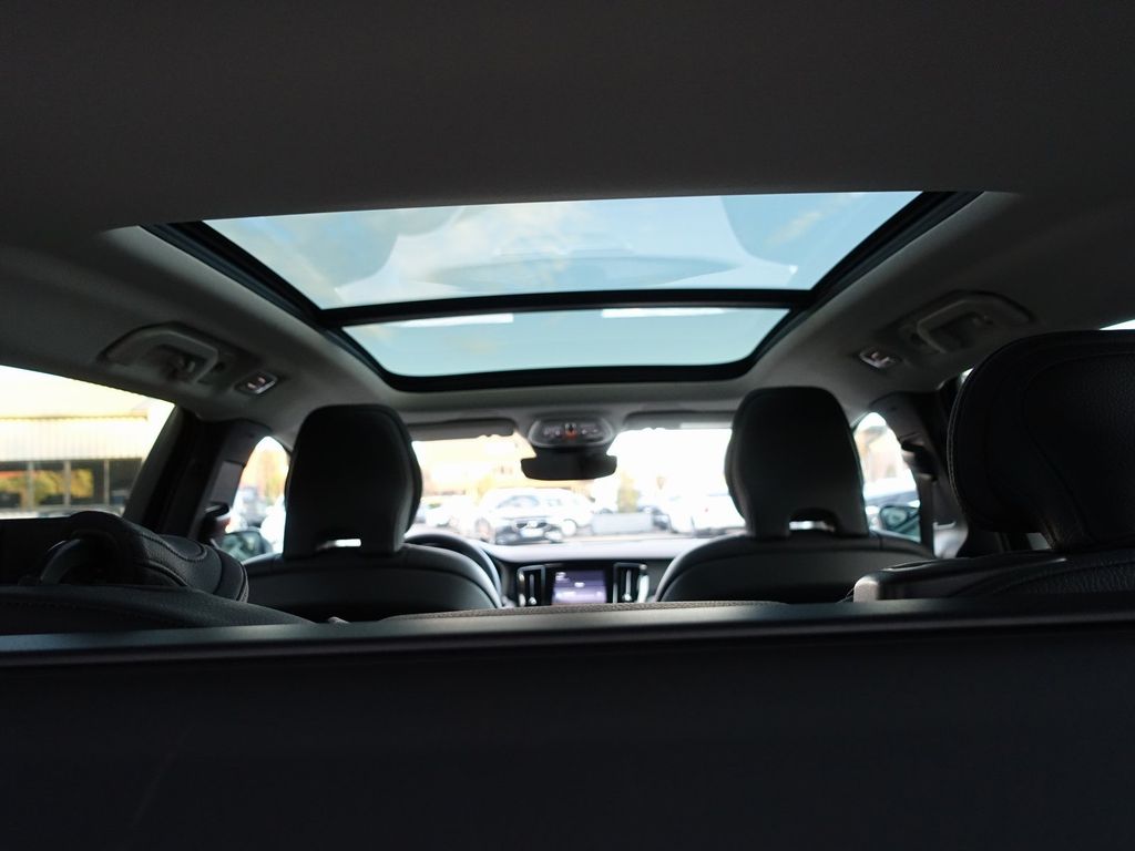 Volvo V60 2025