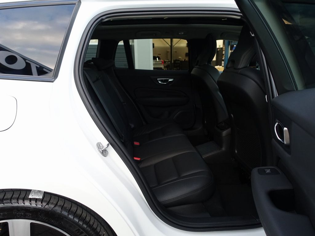 Volvo V60 2025
