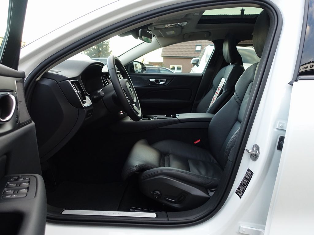 Volvo V60 2025