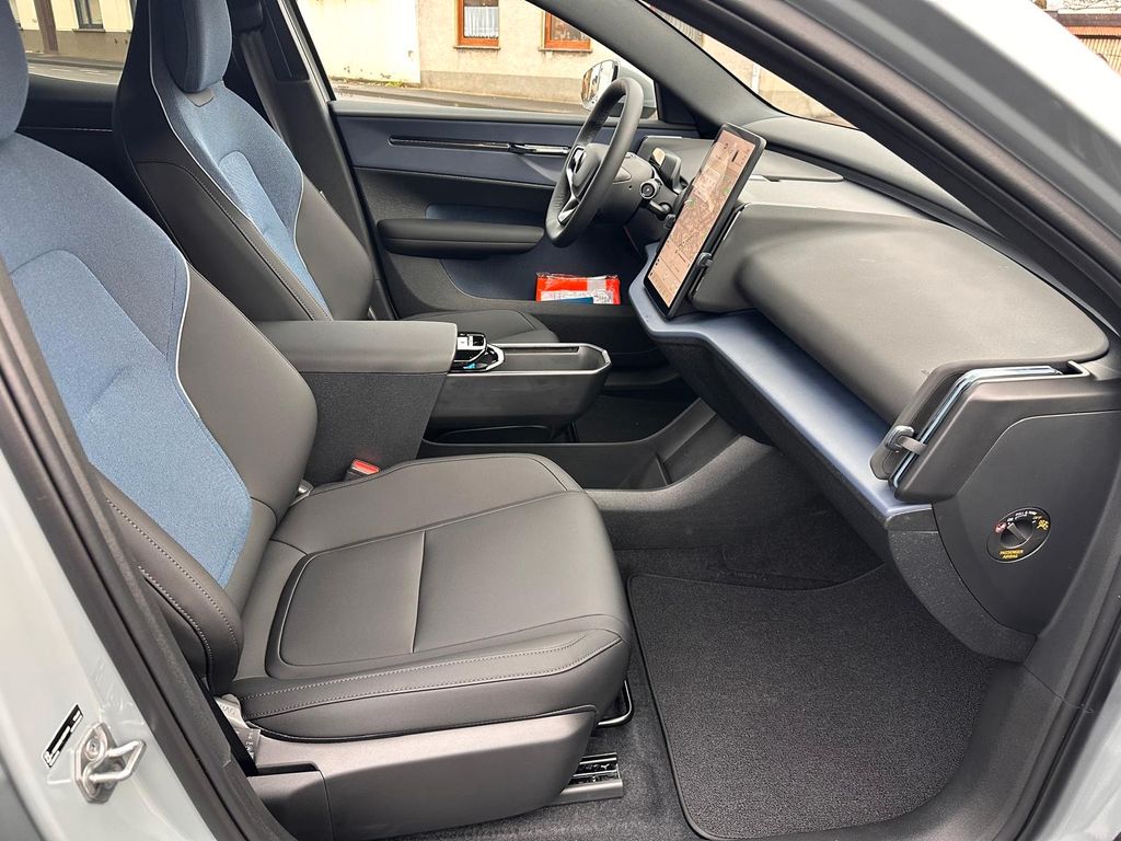 Volvo EX30 2025