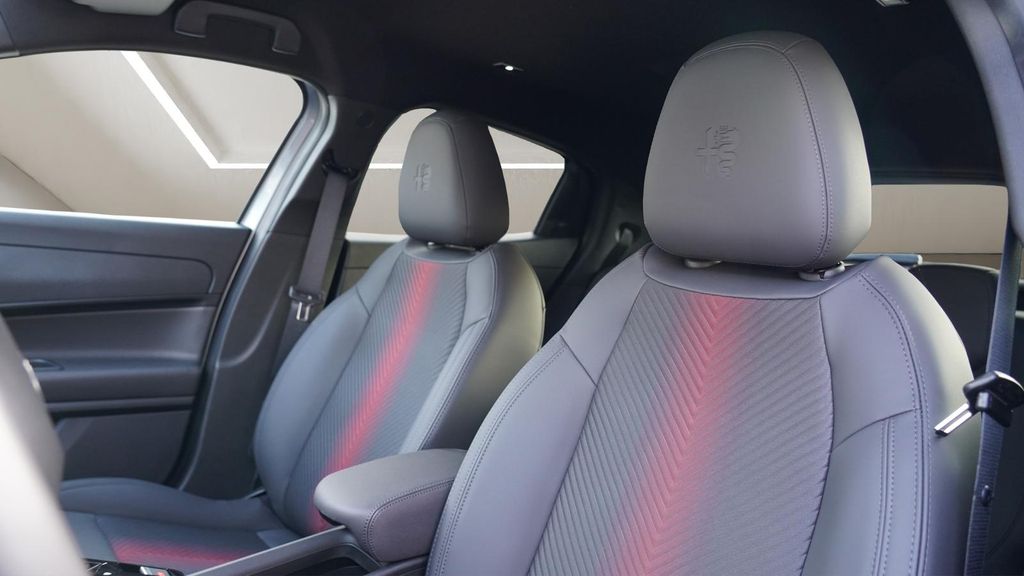 Alfa Romeo Junior 2025