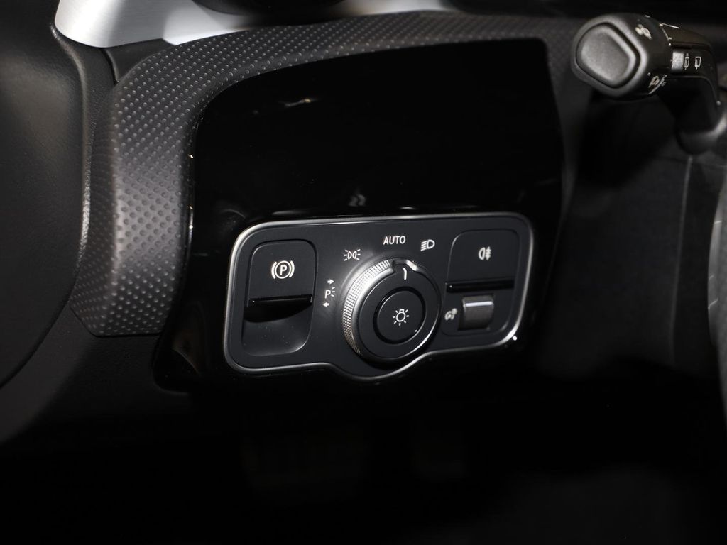 Mercedes-Benz A 200 2025