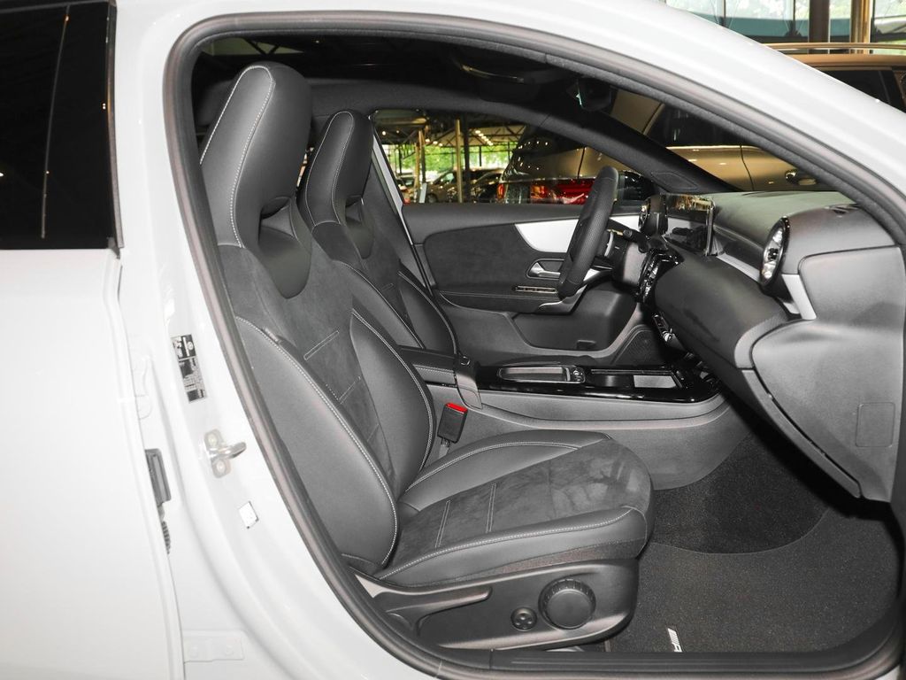 Mercedes-Benz A 200 2025