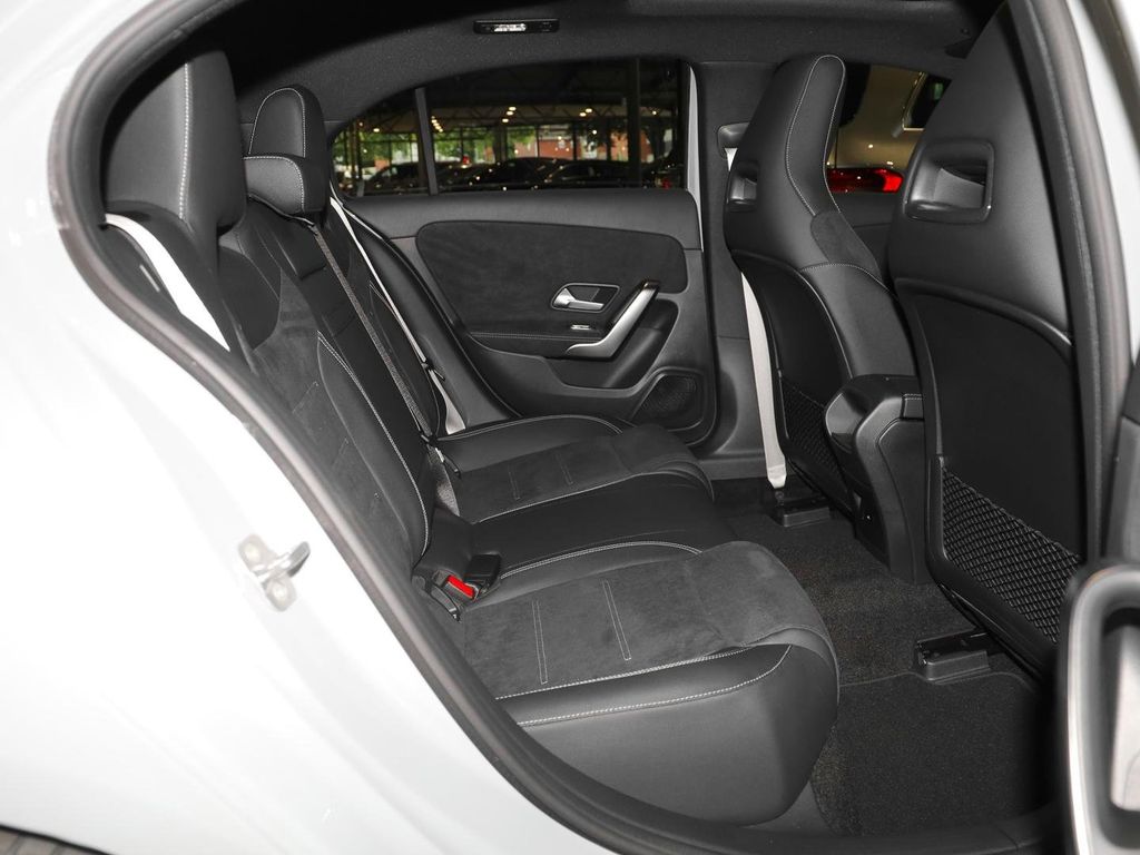 Mercedes-Benz A 200 2025