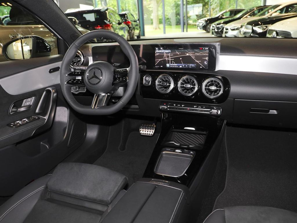 Mercedes-Benz A 200 2025
