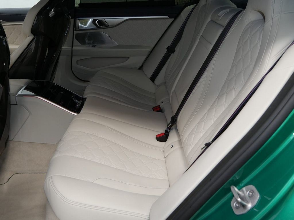 BMW M8 2025