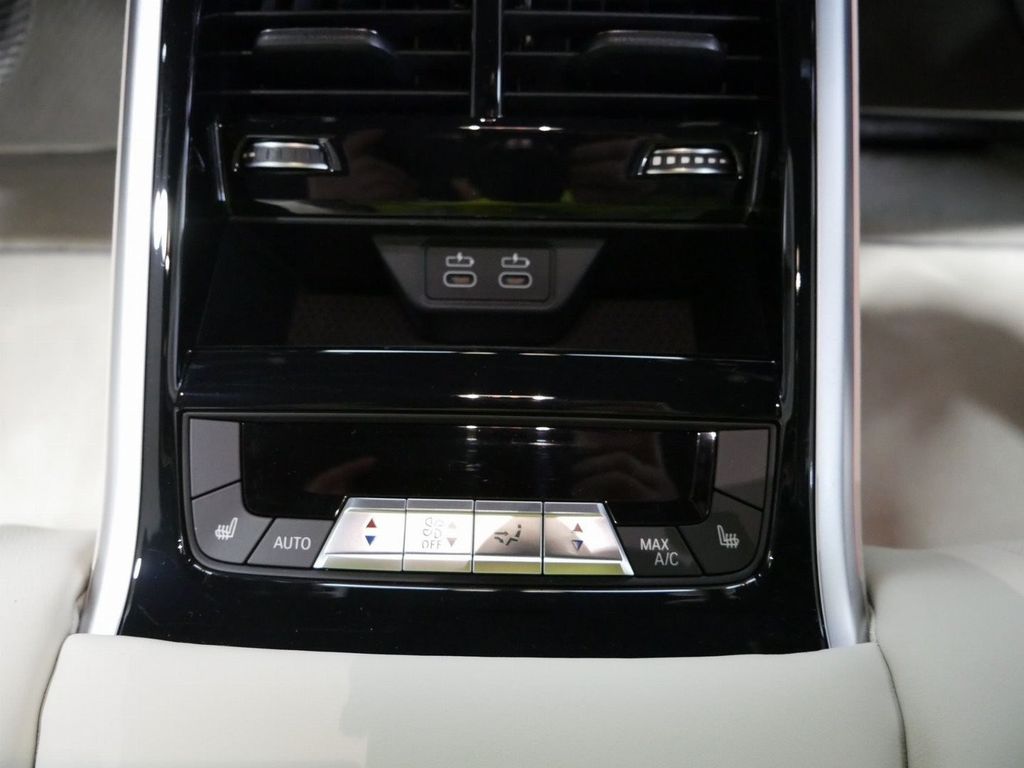 BMW M8 2025