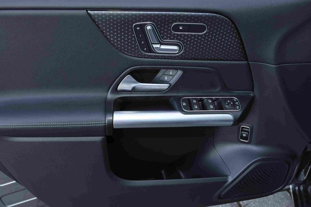 Mercedes-Benz B 200 2024