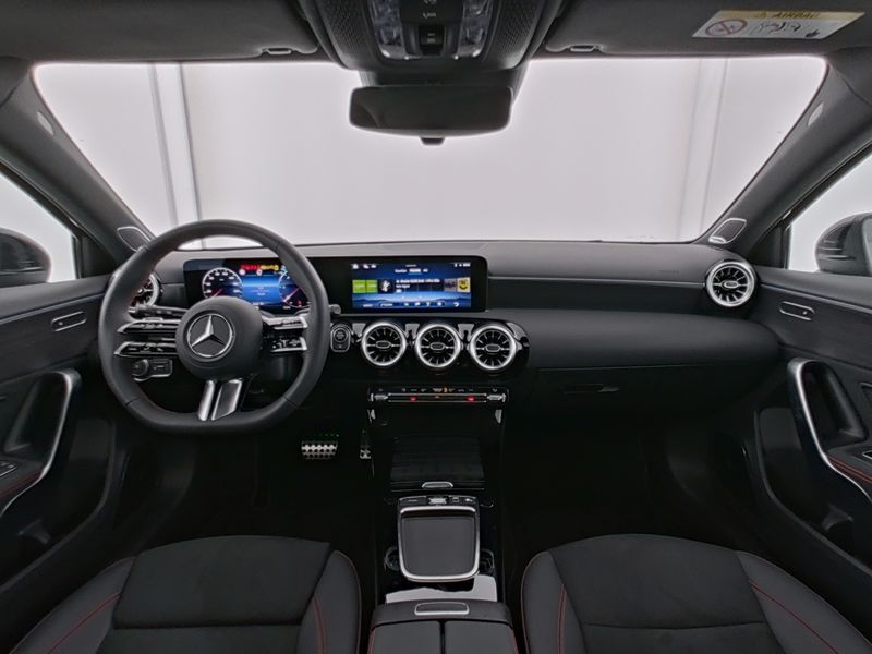 Mercedes-Benz A 220 2025