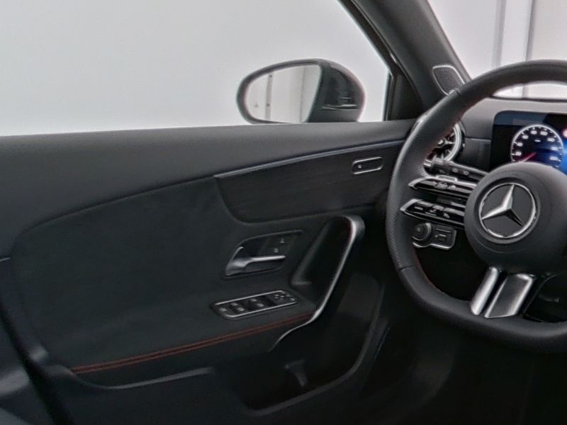 Mercedes-Benz A 220 2025