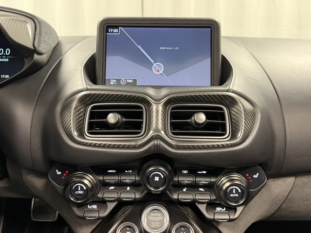 Aston Martin V8 Vantage 2021