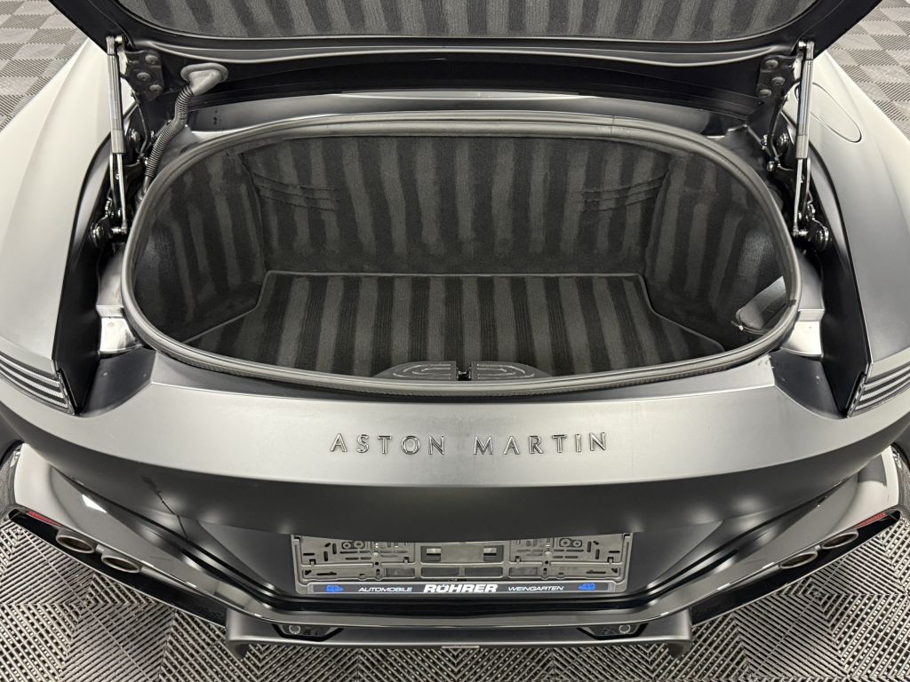 Aston Martin V8 Vantage 2021