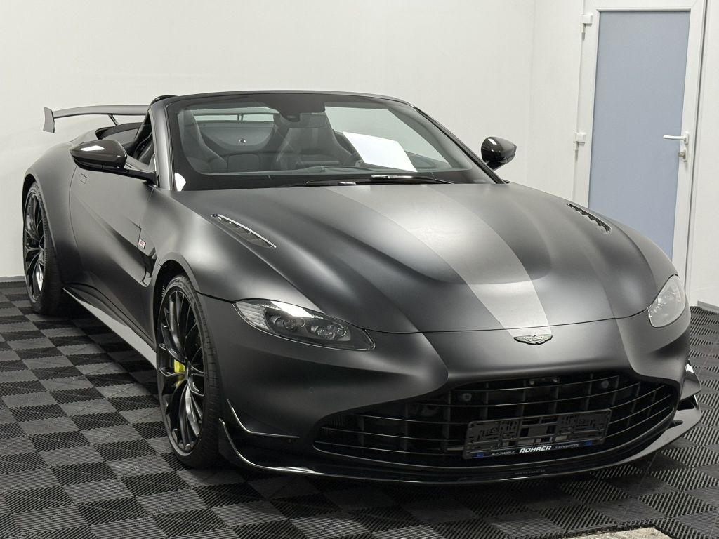 Aston Martin V8 Vantage 2021