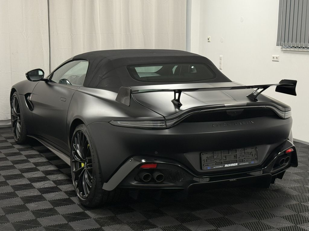 Aston Martin V8 Vantage 2021