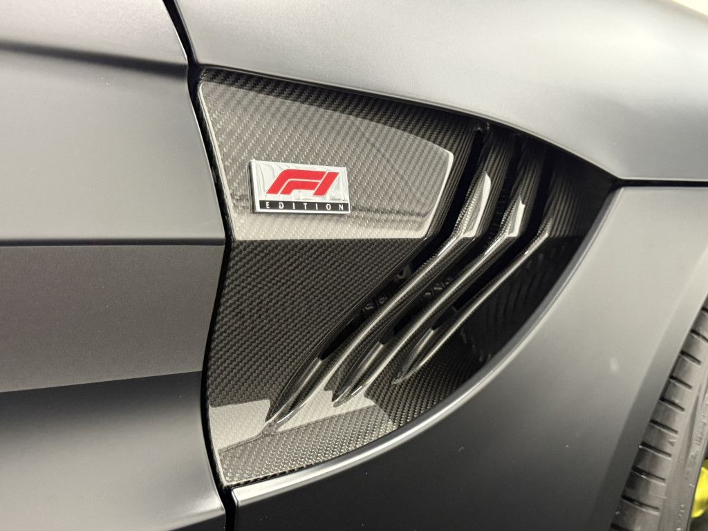 Aston Martin V8 Vantage 2021