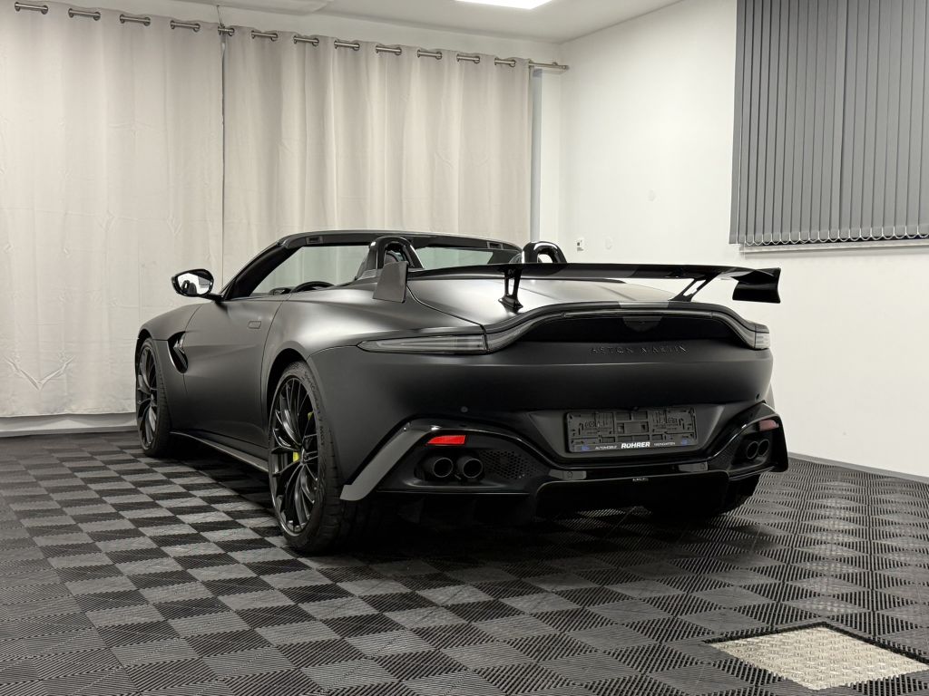 Aston Martin V8 Vantage 2021