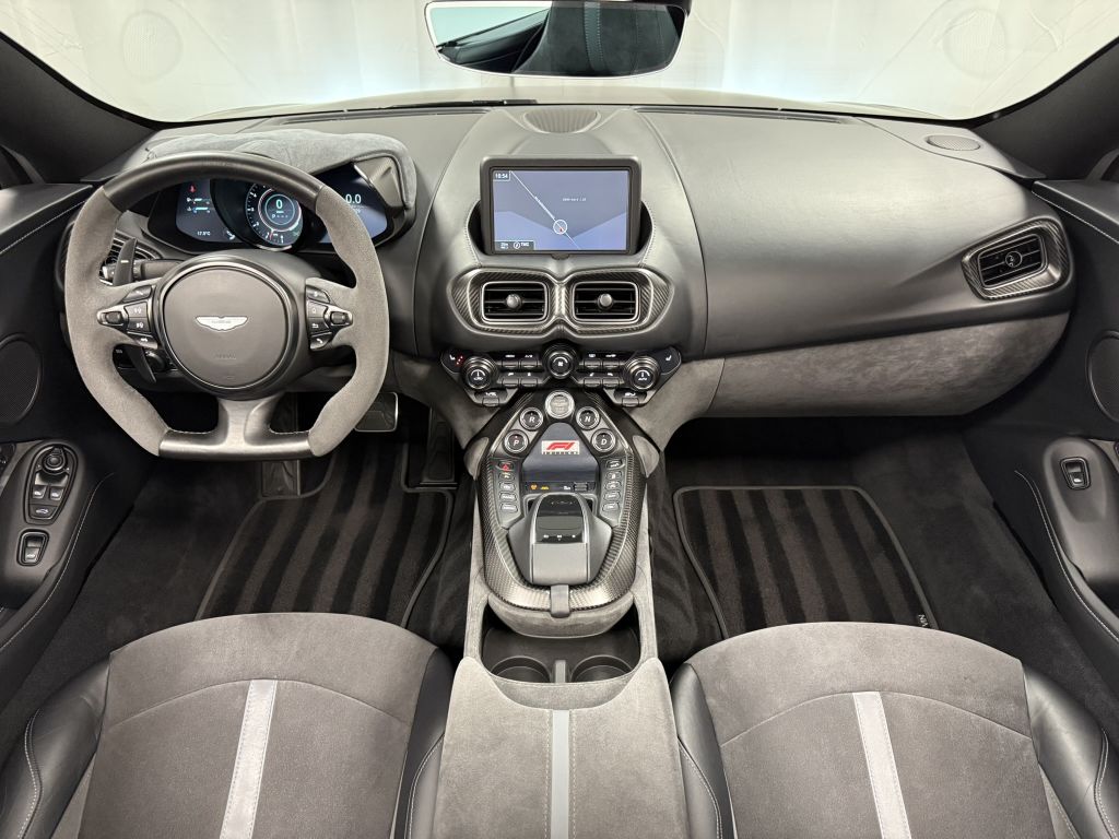 Aston Martin V8 Vantage 2021