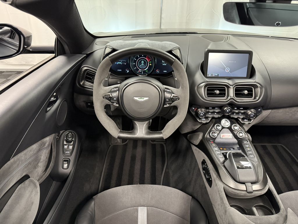 Aston Martin V8 Vantage 2021