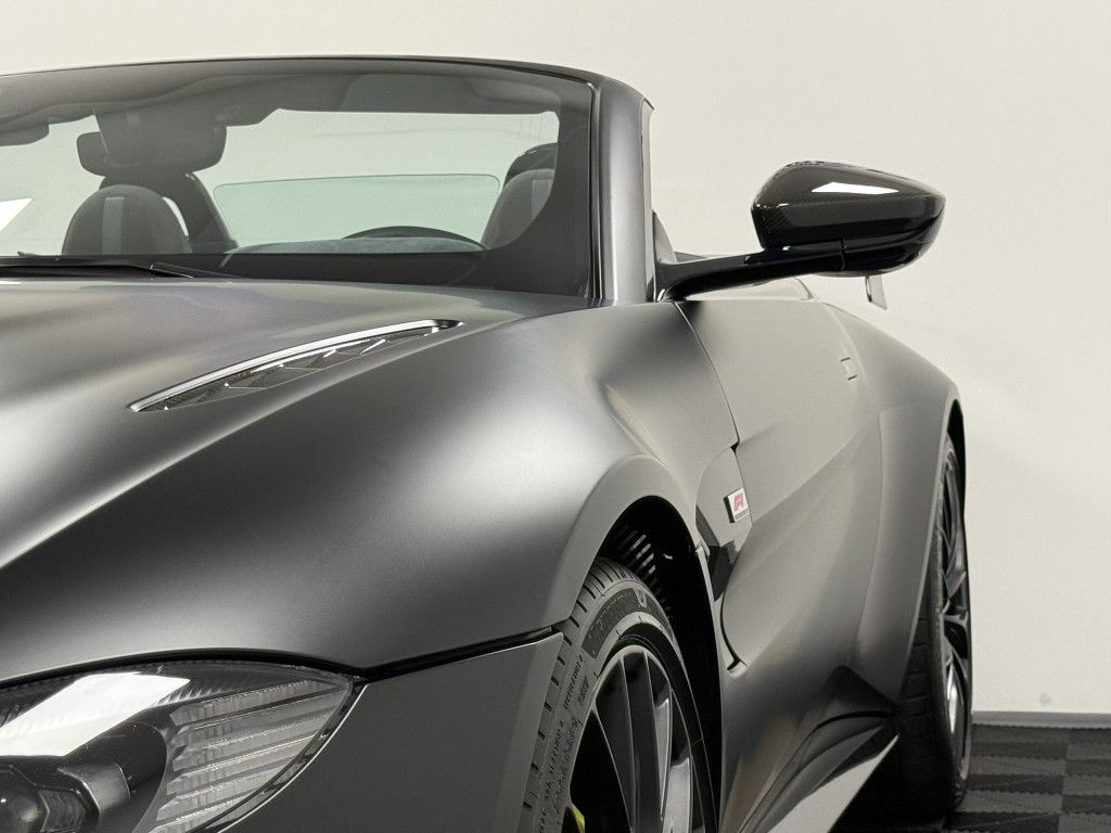 Aston Martin V8 Vantage 2021