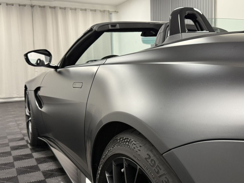 Aston Martin V8 Vantage 2021