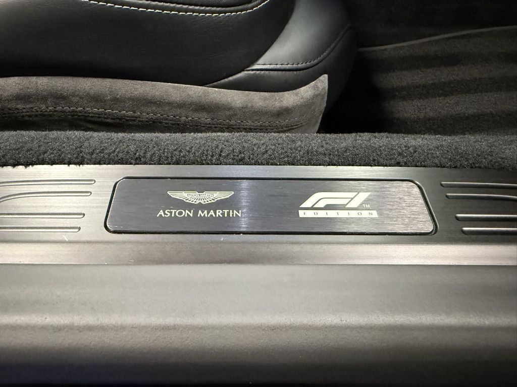 Aston Martin V8 Vantage 2021