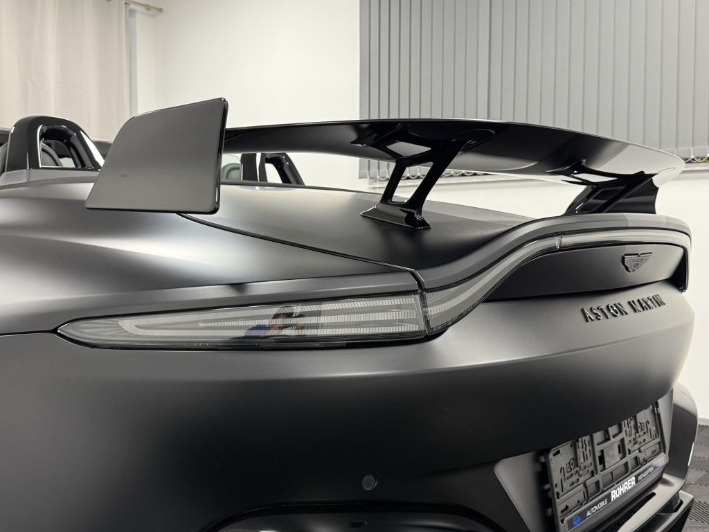 Aston Martin V8 Vantage 2021