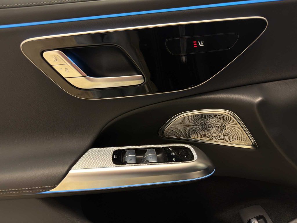 Mercedes-Benz E 300 2025