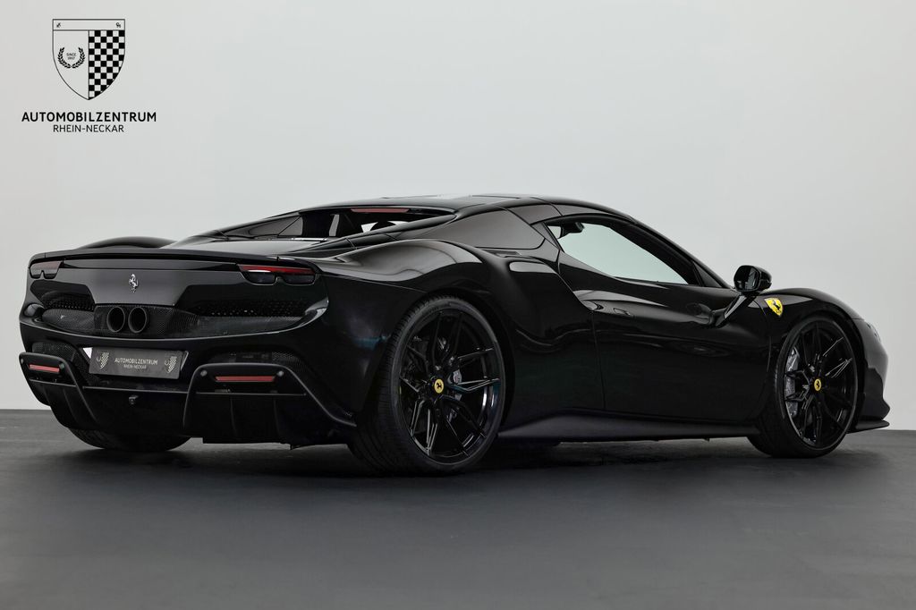 Ferrari 296 GTS 2025