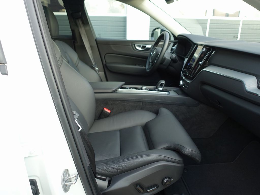 Volvo XC60 2025