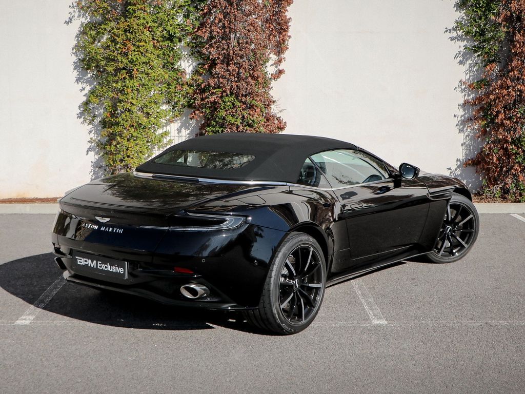 Aston Martin DB11 2024