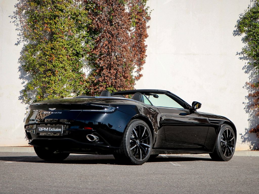 Aston Martin DB11 2024