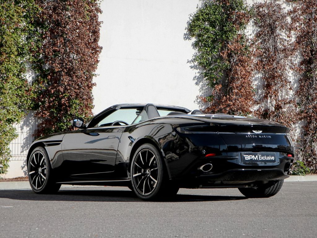 Aston Martin DB11 2024