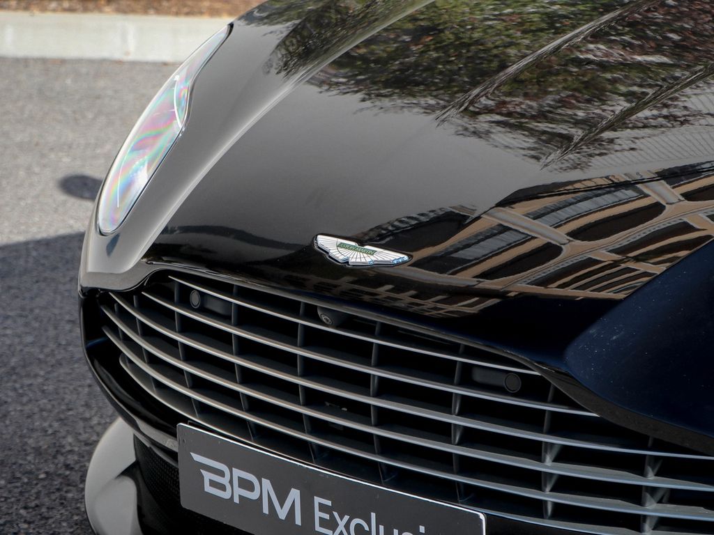 Aston Martin DB11 2024