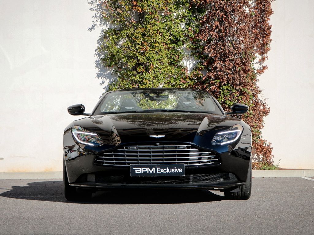 Aston Martin DB11 2024