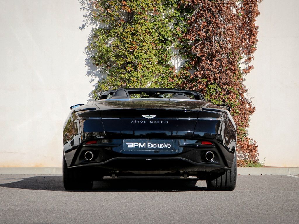 Aston Martin DB11 2024