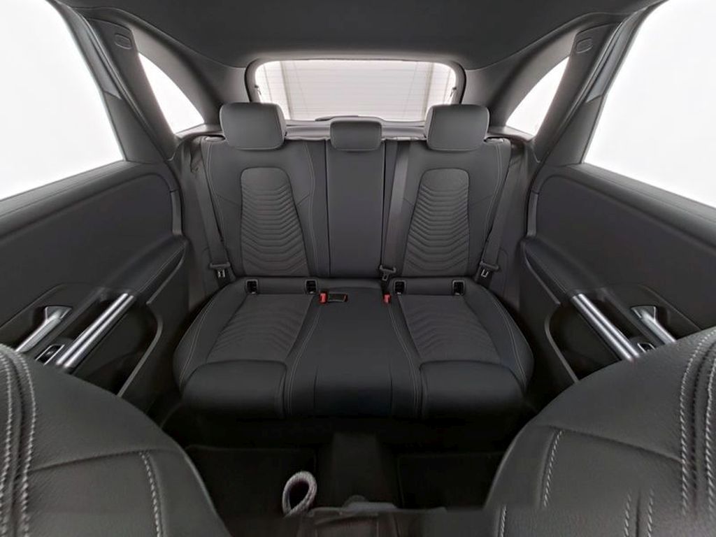 Mercedes-Benz B 200 2025